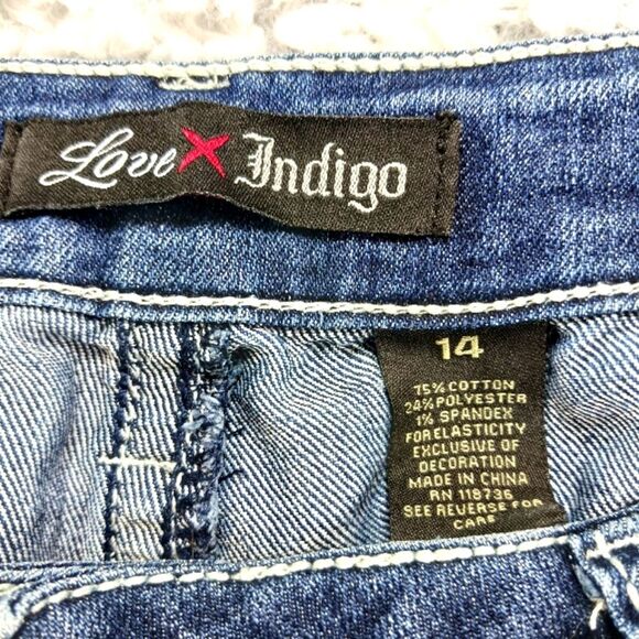 Love Indigo Cuffed Stretch Denim Shorts Embellished Stitch/ Jeweled Woman's 14.. - Picture 3 of 11
